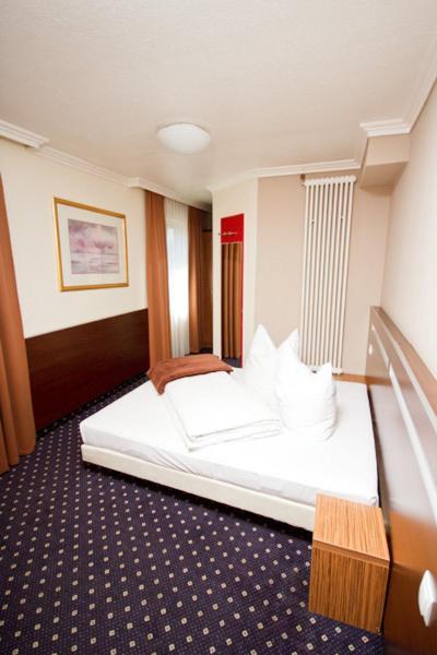 Hotel Tourist Frankfurt am Main Room photo